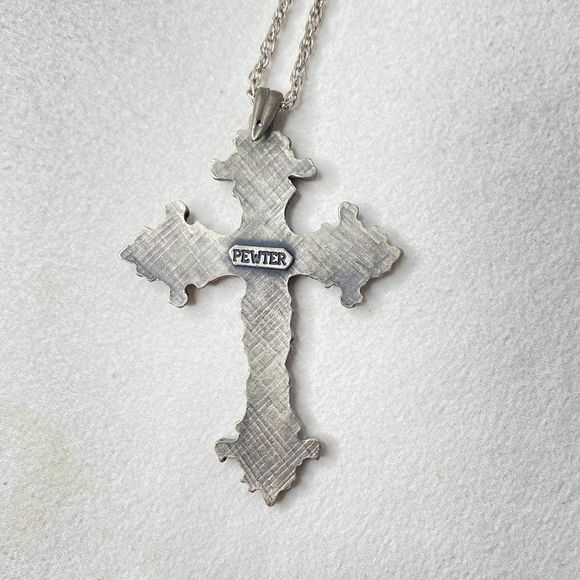 Pendant Necklace Ornate Pewter Cross Silver Tone Spiral Chain - Picture 5 of 8